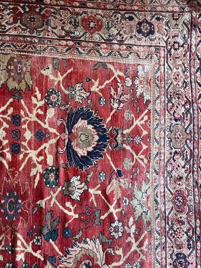 Large red carpet, decorated with poppy flowers...