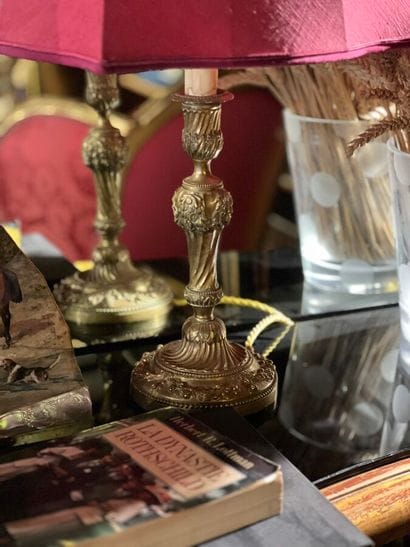 Flambeau monté en lampe, en bronze doré à...