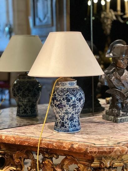 Delft earthenware vase mounted as a lamp...