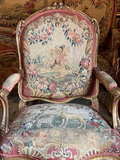 Salon en bois doré, mouluré et sculpté de...