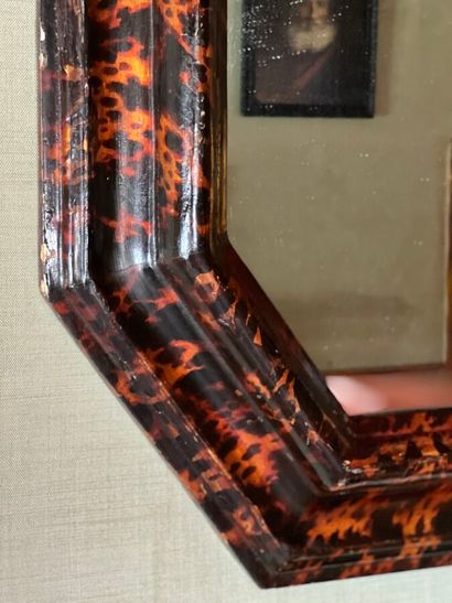 Paire de miroirs octogonaux en bois laqué...