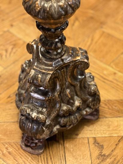 Pique cierge monté en lampe en bois sculpté...