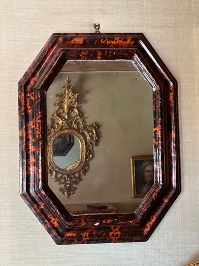 Paire de miroirs octogonaux en bois laqué...