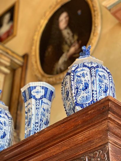 Blue and white Delft earthenware set, including...