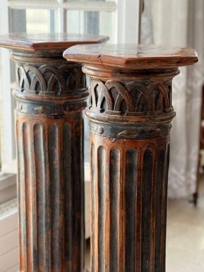 Paire de colonnes en terre cuite, la plateau...