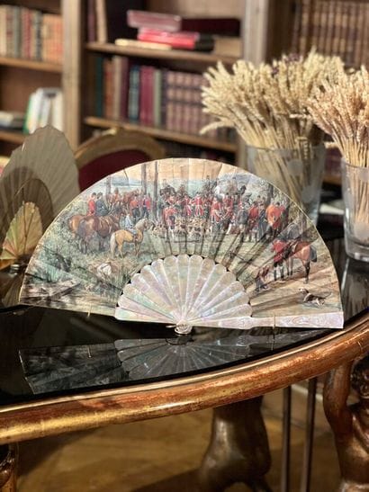 Éventail à décor d'une chasse à cour et d'une...