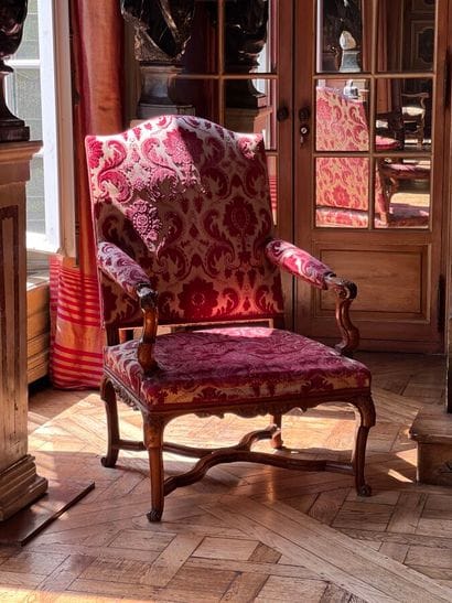 Large armchair with flat back, in carved...