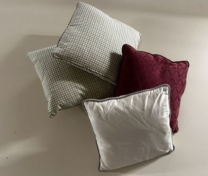 Set of four cushions, two in green-checked...