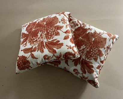 Thorp of London. Sloane, coloris rouge.
Deux...