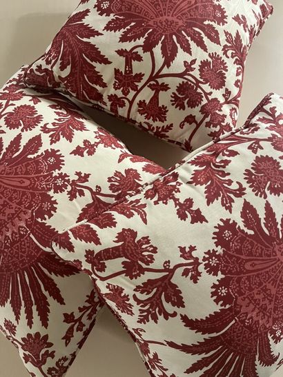 Thorp of London, Monique, red. Three cushions...