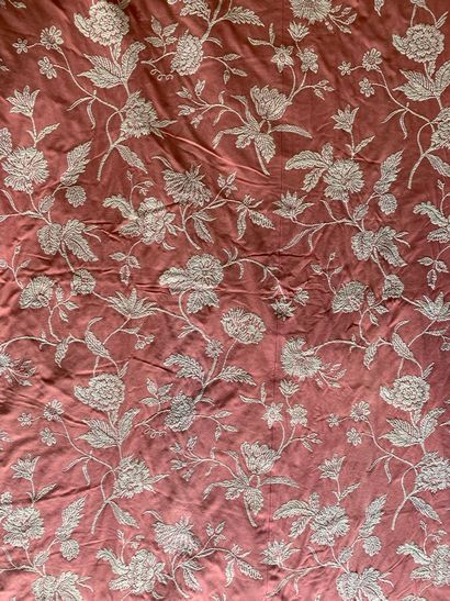Pair of pink jacquart curtains decorated...