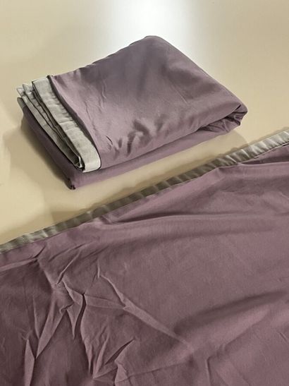 2 plum-coloured bed throws
Length: 130 cm,...