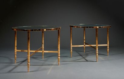 Pair of round pedestal tables in gilded metal,...