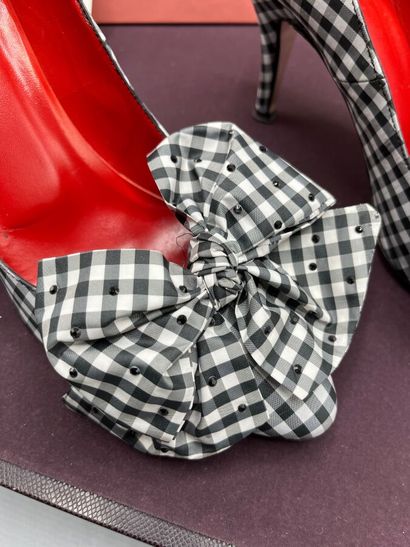 BLUMARINE Blugirl - Escarpins. 

Modèle en...