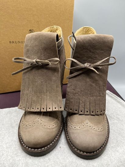 BRUNELLO CUCINELLI - Boots.

Le modèle est...