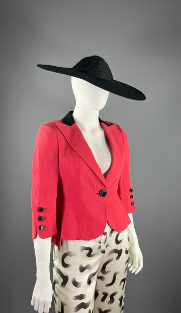 GIORGIO ARMANI - Veste et pantalon.

Le modèle...