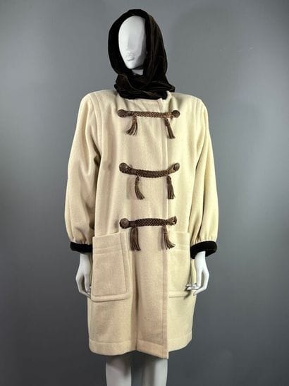 YVES SAINT LAURENT Rive-Gauche - Coat

Cut...