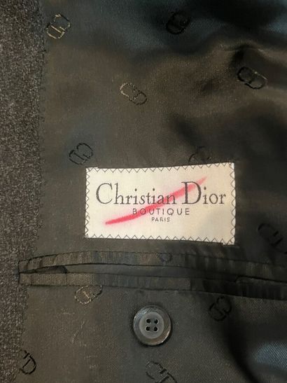 CHRISTIAN DIOR homme - Veste

Le modèle est...