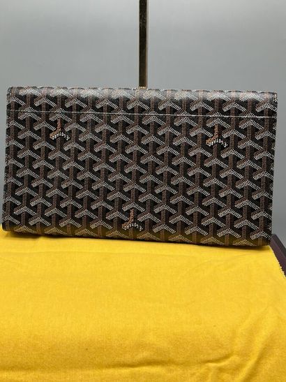GOYARD - Pochette MONTE CARLO - 2008

Le...