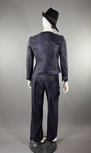 GIORGIO ARMANI - Tailleur pantalon.

L'ensemble...