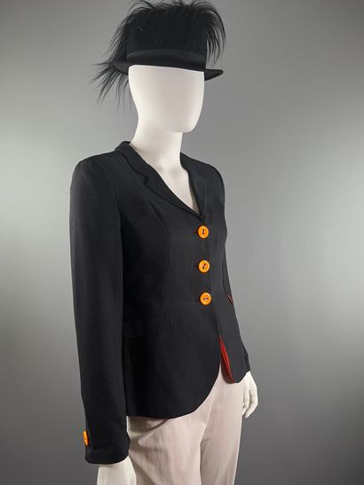 GIORGIO ARMANI - Veste.

Le modèle est taillé...