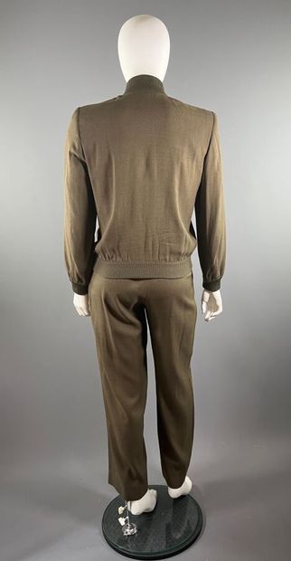 GIORGIO ARMANI - Ensemble pantalon.

Le modèle...