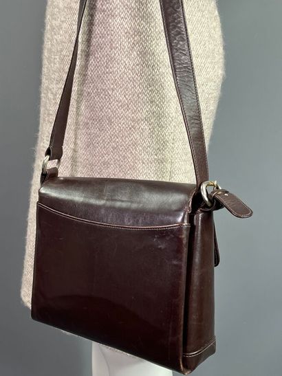 GUCCI - années 70 - Handbag.

Brown leather....