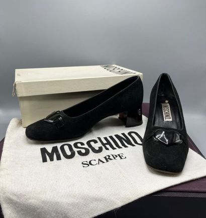 MOSCHINO - Escarpins - Années 90.

Modèle...