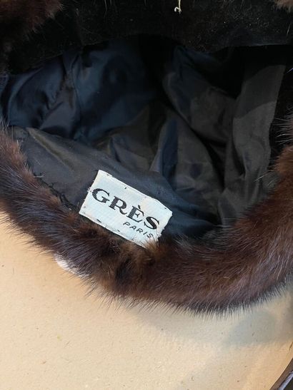 GRÈS Paris - Toque couture and box.

The...