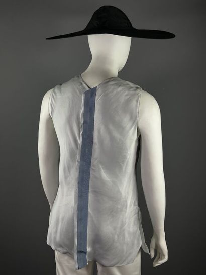 GIORGIO ARMANI - Lot comprenant un tailleur...