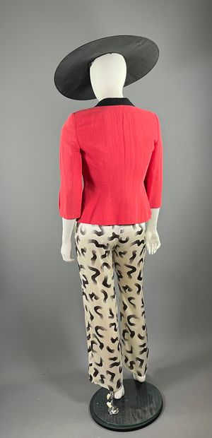 GIORGIO ARMANI - Veste et pantalon.

Le modèle...