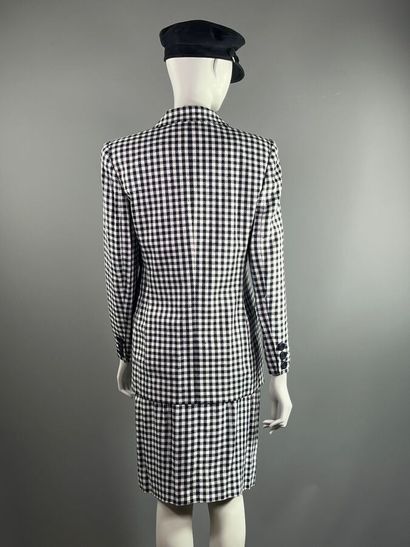 JEAN LOUIS SCHERRER Boutique - Tailleur jupe.

Le...