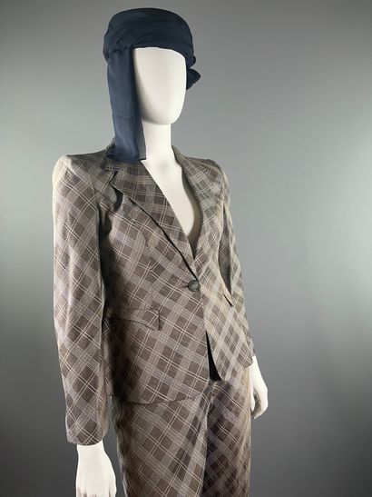 GIORGIO ARMANI - Tailleur pantalon. 

L'ensemble...