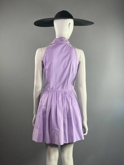 VALENTINO - Summer dress.

Cut from parma-colored...
