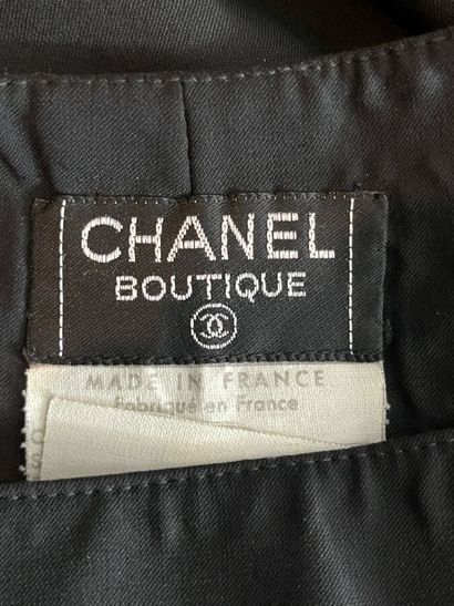 CHANEL - Short à pont. Vers 1990

LE modèle...