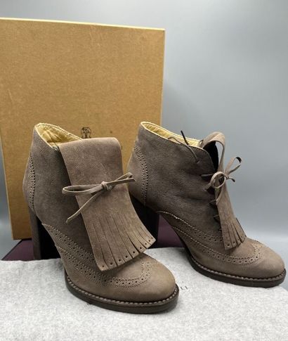 BRUNELLO CUCINELLI - Boots.

Le modèle est...