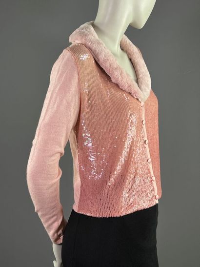 BLUMARINE - Gilet rose.

Le modèle est taillé...