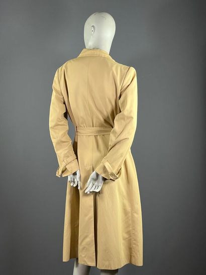 YVES SAINT LAURENT Rive-Gauche - Trench coat.

Cut...