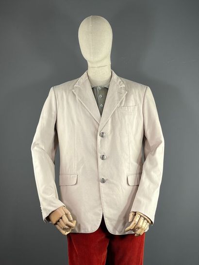 LOUIS VUITTON - veste

Le modèle est taillé...