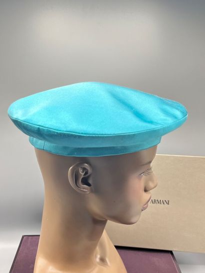 GIORGIO ARMANI - vers 2010 - Lot de 2 chapeaux.

Modèle...