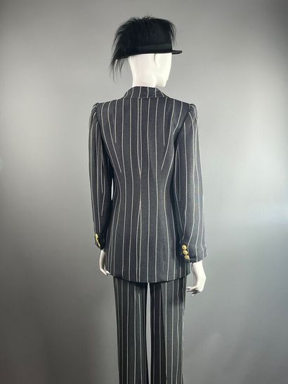 MISS TORRENTE - Trouser suit.

The ensemble...