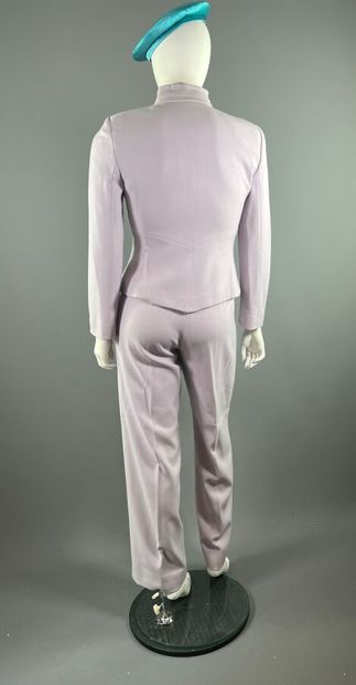GIORGIO ARMANI - Tailleur pantalon.

L'ensemble...