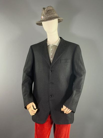 CHRISTIAN DIOR homme - Veste

Le modèle est...