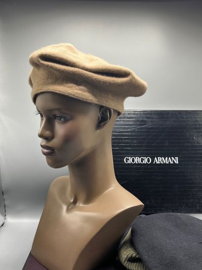 GIORGIO ARMANI - Lot de 4 chapeaux des années...