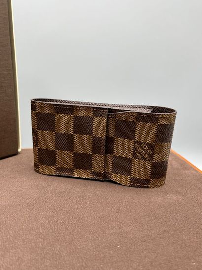 LOUIS VUITTON - Étui à cigarettes.

Le modèle...