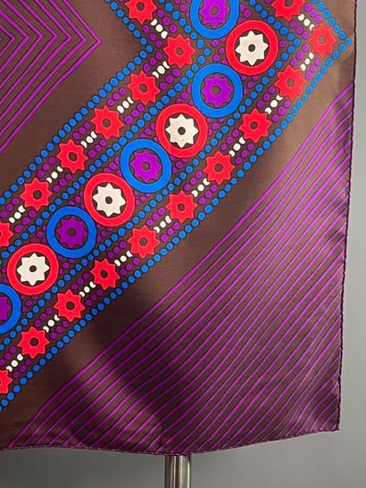 YVES SAINT LAURENT - Silk square.

Geometric...