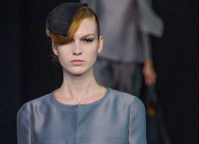 GIORGIO ARMANI - Lot de 4 chapeaux dont collection...