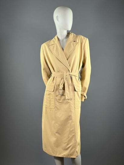 YVES SAINT LAURENT Rive-Gauche - Trench coat.

Cut...