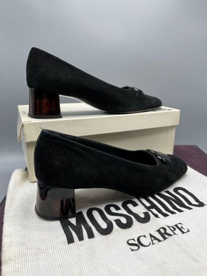MOSCHINO - Escarpins - Années 90.

Modèle...
