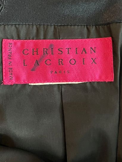 CHRISTIAN LACROIX - Veste.

Le modèle est...